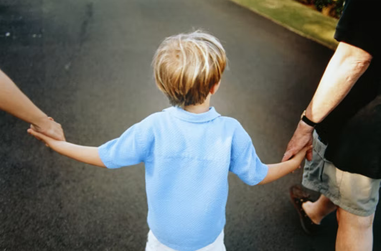 How Experts Recommend Co-Parenting With A Toxic Ex